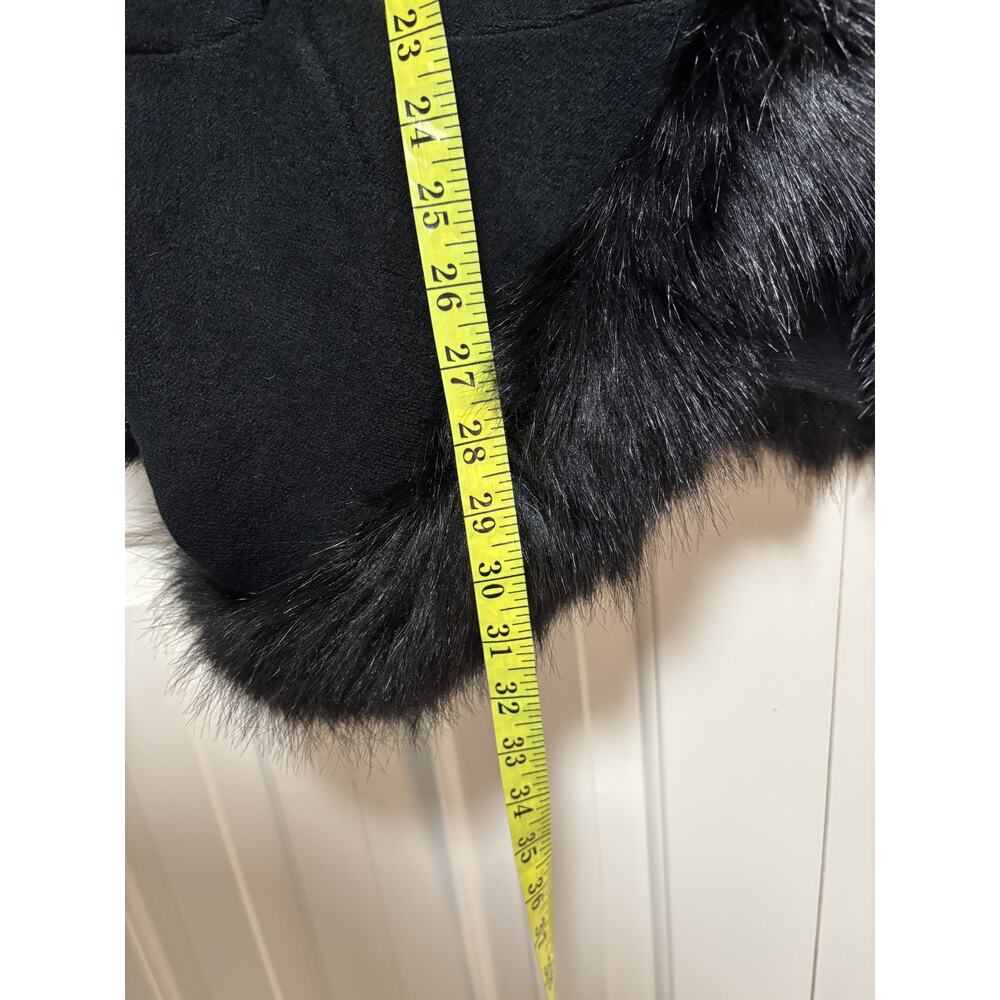 Sioni L/XL Black Faux Fur Trimmed Cape Poncho - Picture 5 of 9